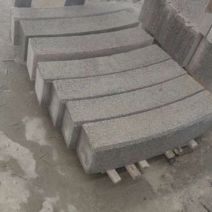 海南芝麻白弧形路牙石
