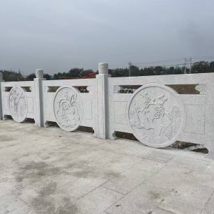 海南芝麻白河道栏杆 石材栏杆