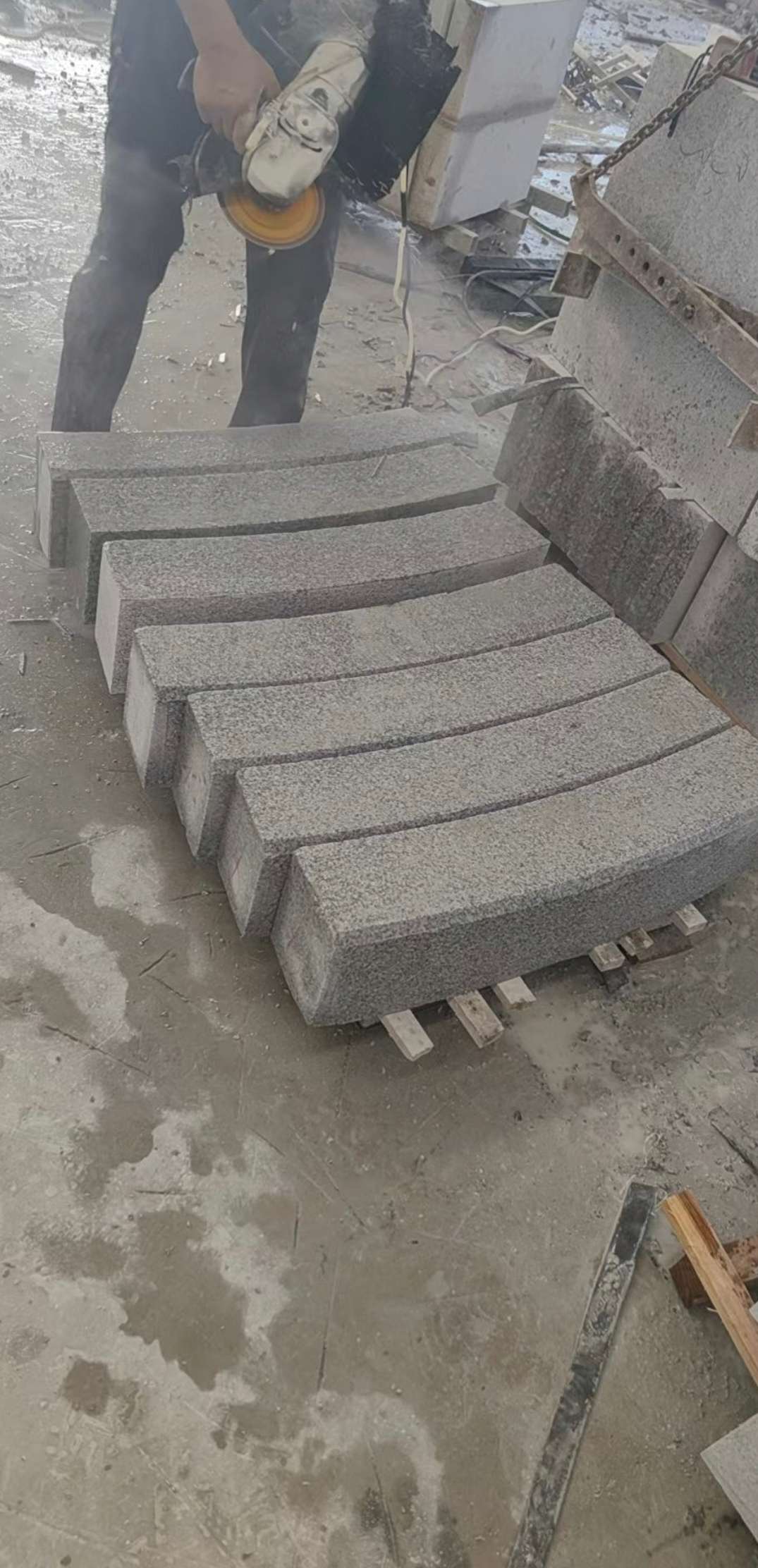 海南芝麻白弧形路牙石