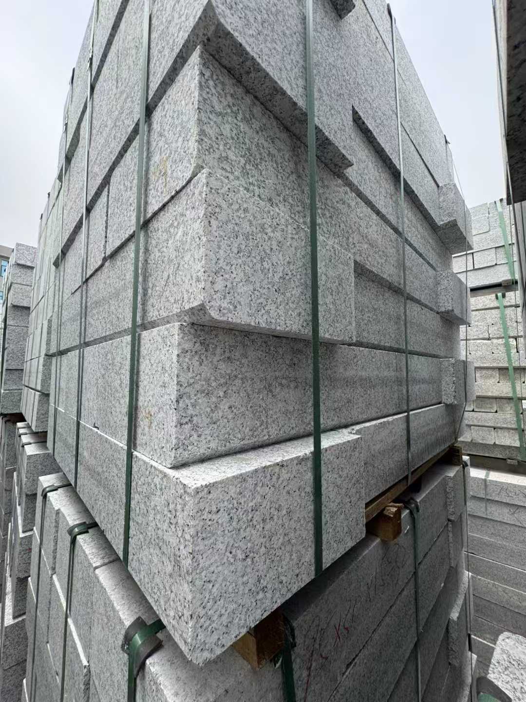 海南芝麻白路牙石 马路牙子